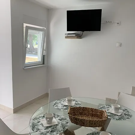 Apartment In Mit Terrasse Und Garten *